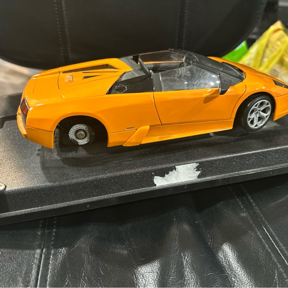 Jada Lamborghini Orange  Toy Car missing a tire